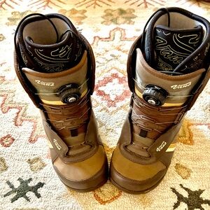 Vans Snowboard boots women’s size 8